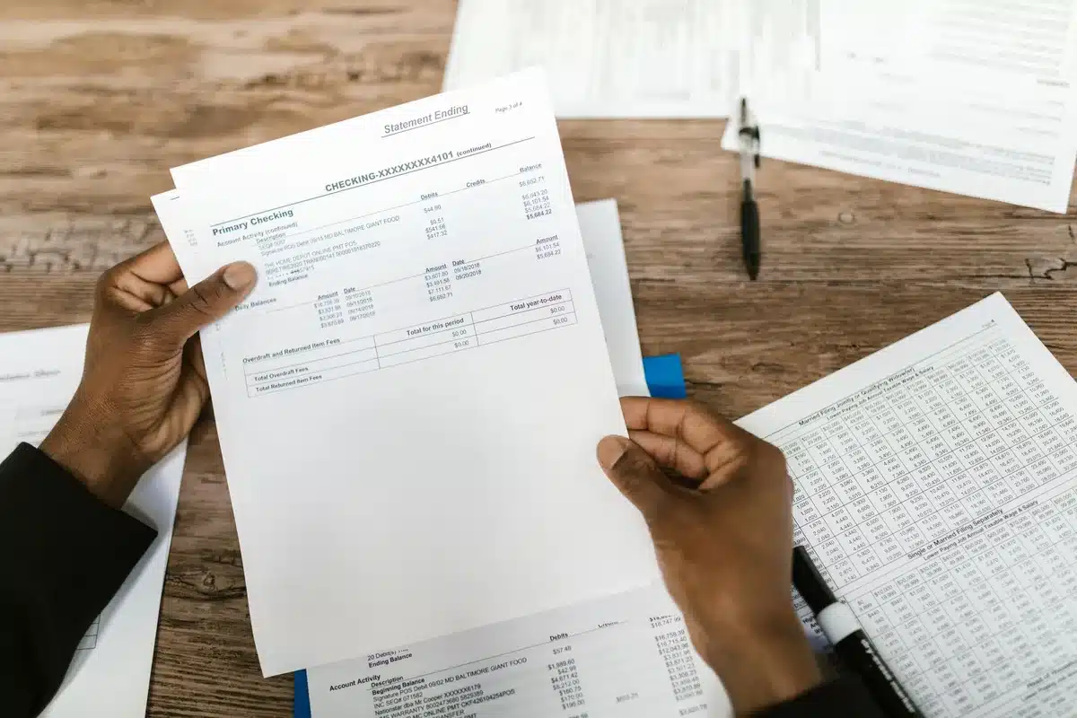 Ouverture d'un compte bancaire professionnel avec documents et formulaires