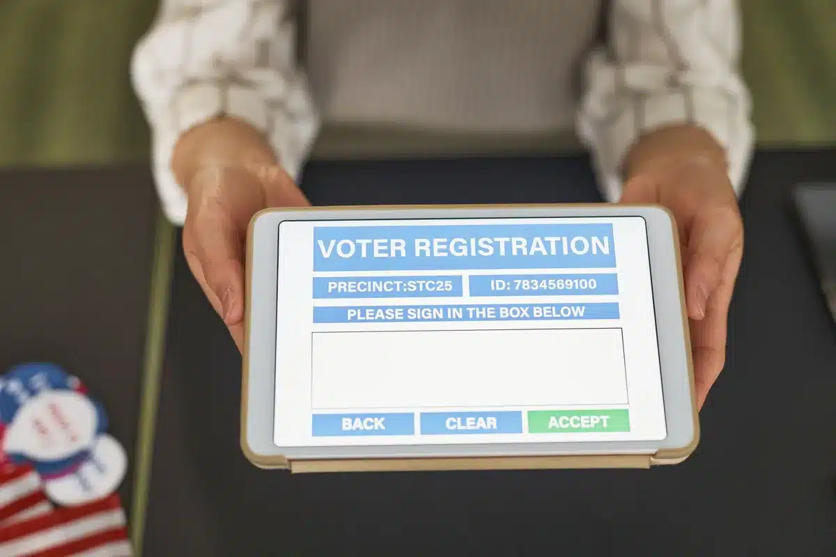 Écran d'ordinateur affichant un formulaire d'enregistrement en ligne pour l'immatriculation d'entreprise