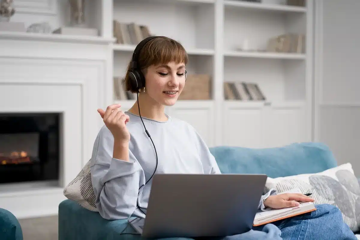 Interface e-learning montrant des modules de formation pour entrepreneurs